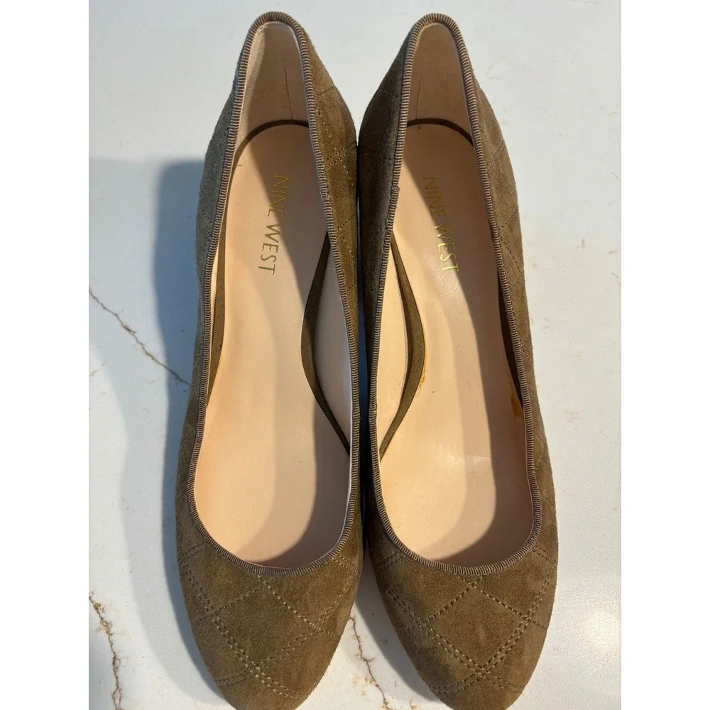 Nine West Womens Olive Tan Quilted Suede Block Heel Pumps Round Toe Size 6.5M